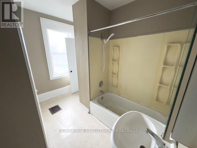 473 Raglan Street, Renfrew, Ontario  K7V 1R9 - Photo 13 - X12133205