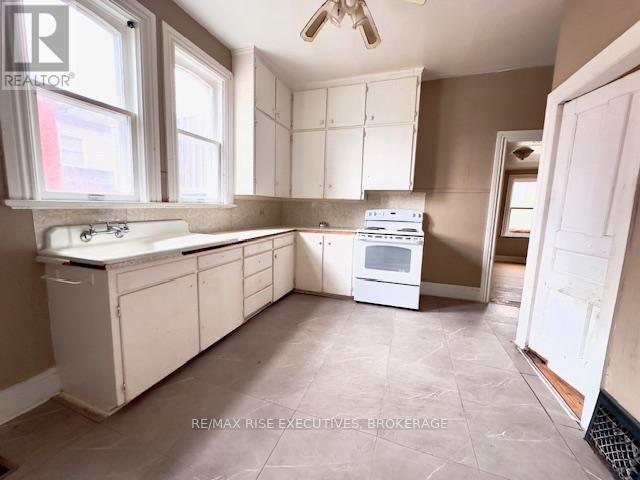473 Raglan Street, Renfrew, Ontario  K7V 1R9 - Photo 5 - X12133205