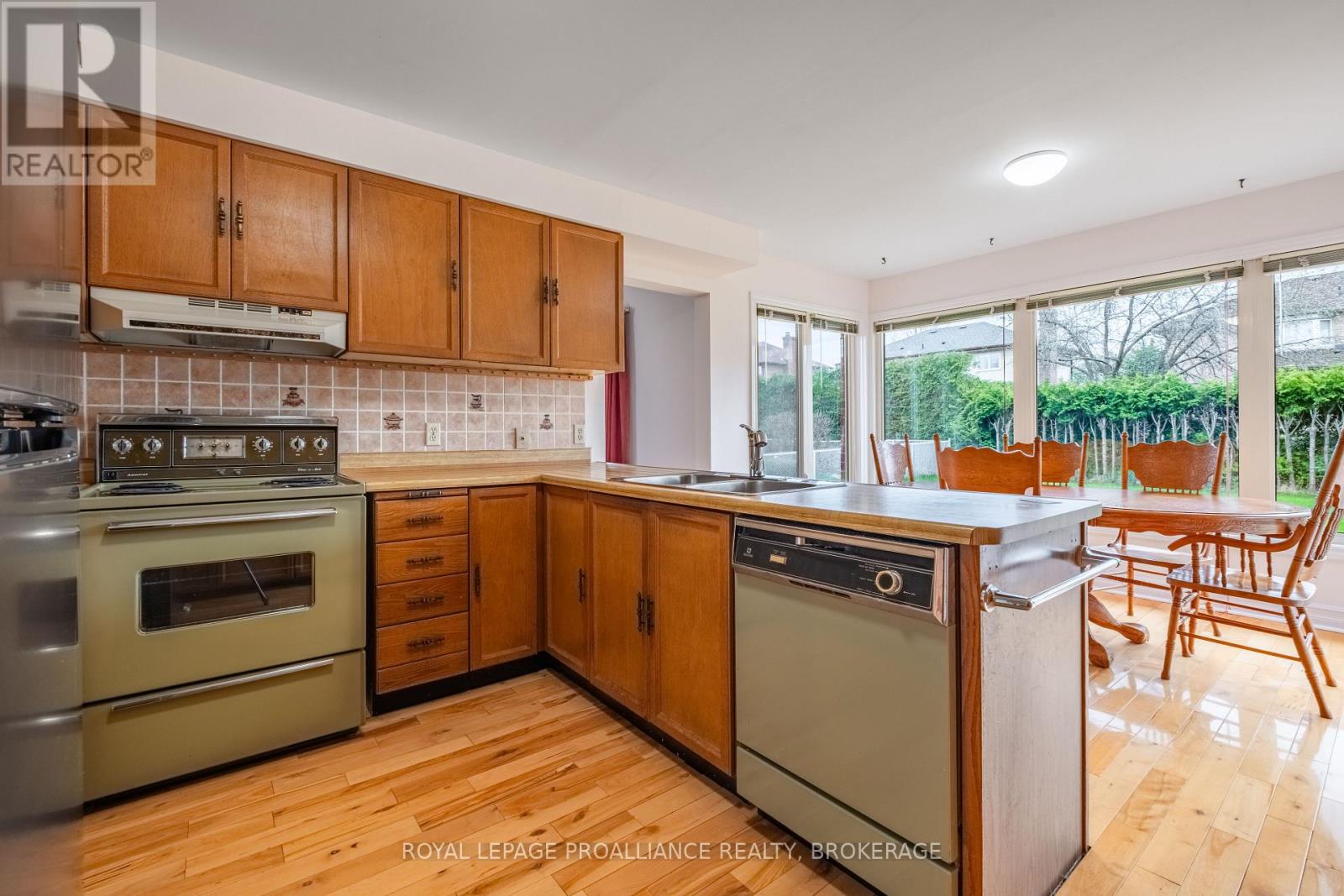 58 Glencoe Crescent, Kingston, Ontario  K7M 7H2 - Photo 14 - X12133794