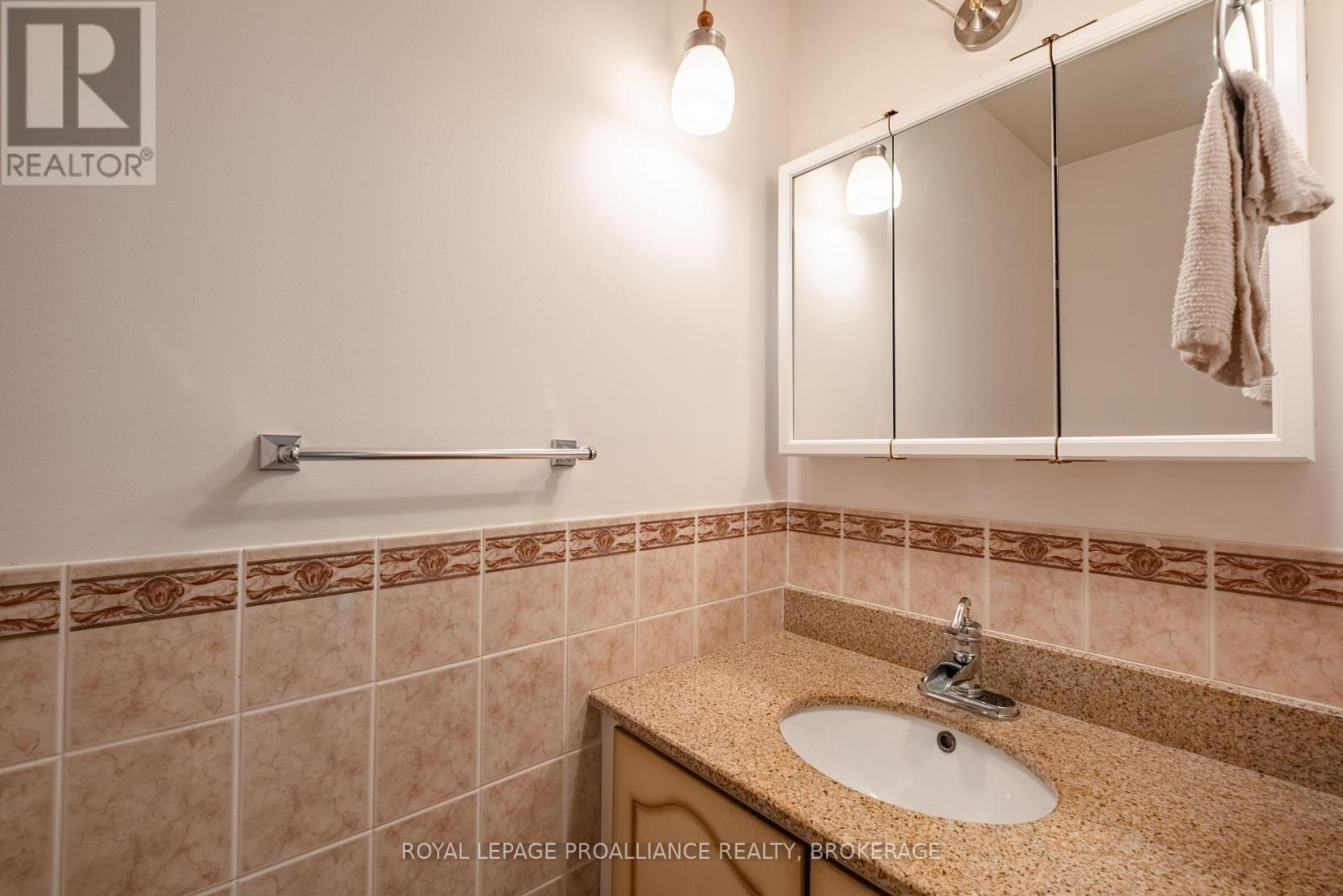 58 Glencoe Crescent, Kingston, Ontario  K7M 7H2 - Photo 19 - X12133794