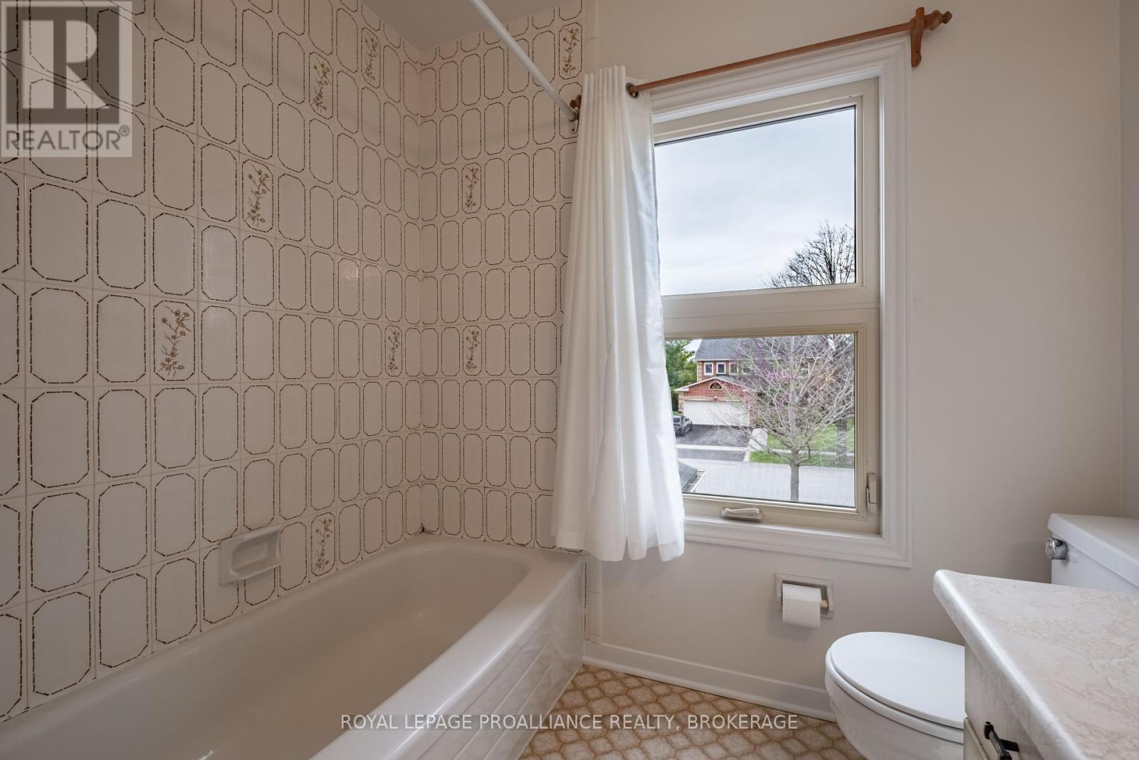 58 Glencoe Crescent, Kingston, Ontario  K7M 7H2 - Photo 23 - X12133794
