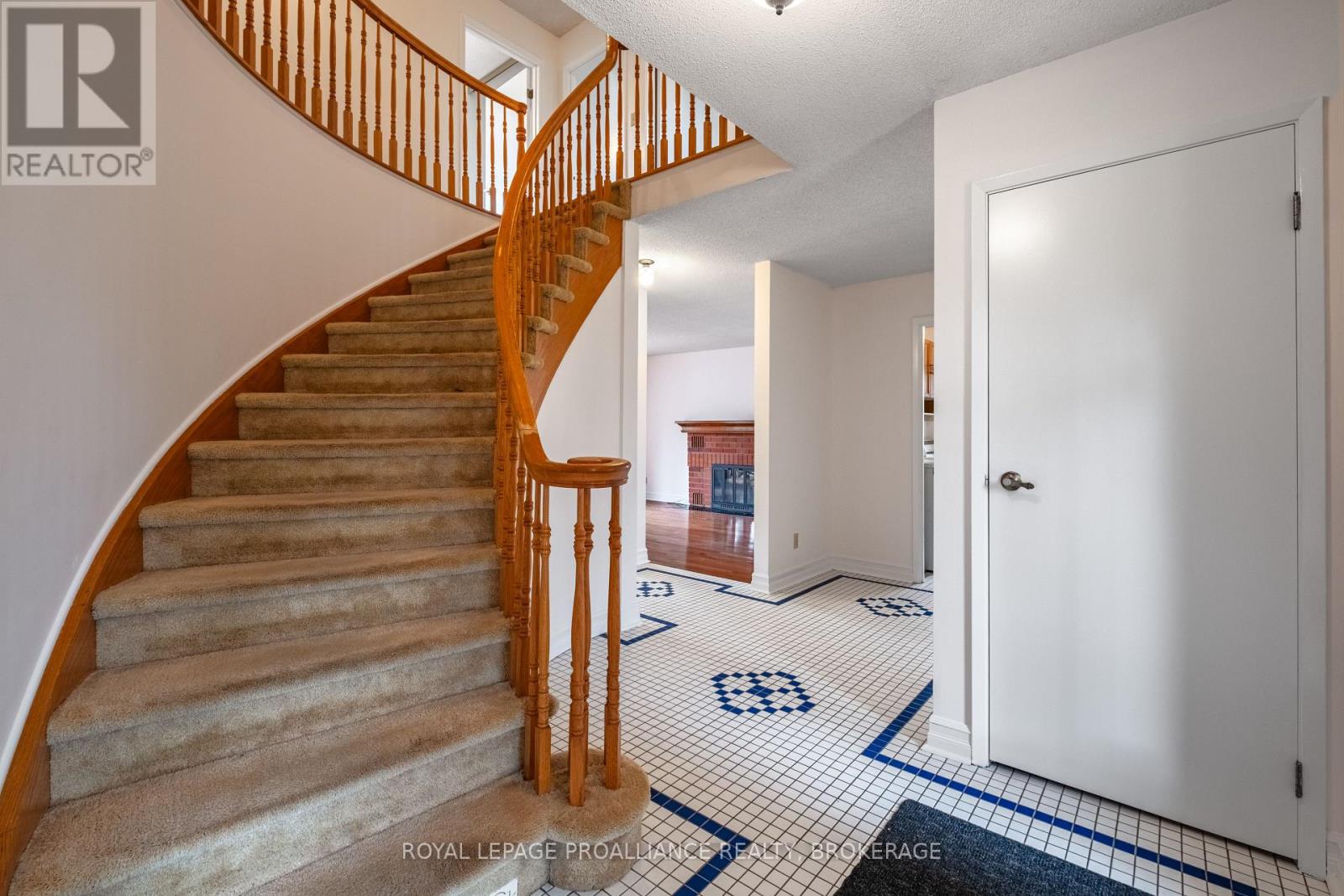 58 Glencoe Crescent, Kingston, Ontario  K7M 7H2 - Photo 4 - X12133794