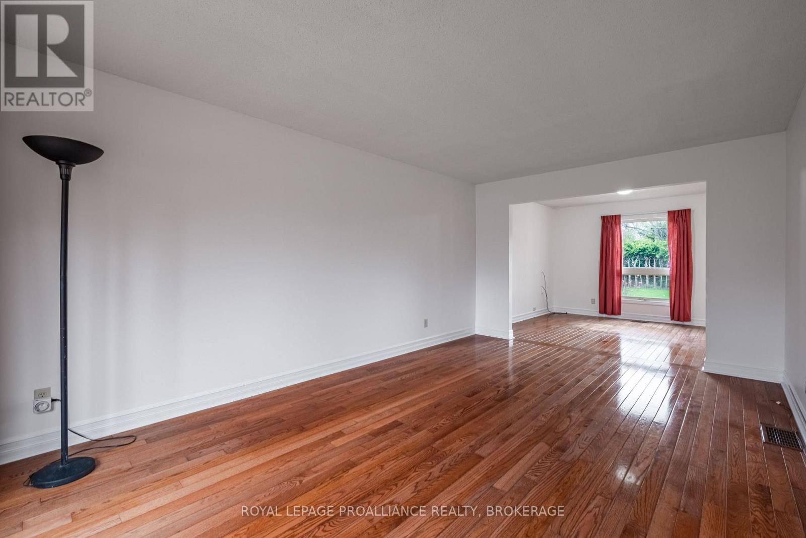 58 Glencoe Crescent, Kingston, Ontario  K7M 7H2 - Photo 6 - X12133794