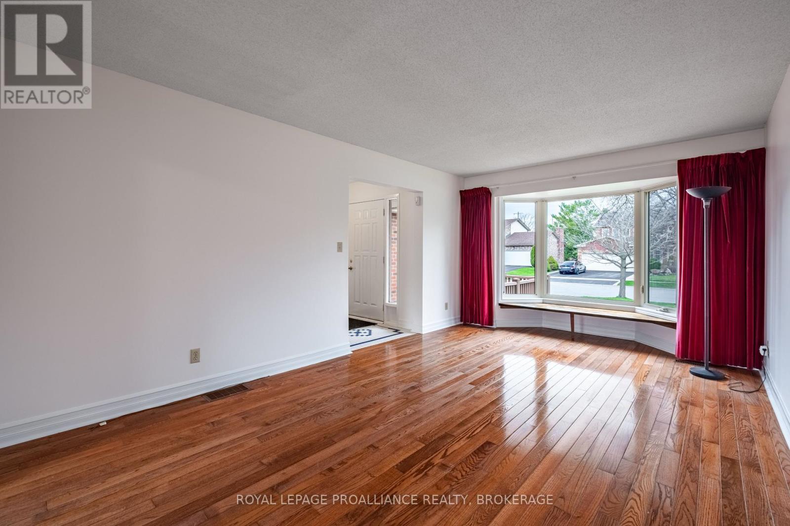 58 Glencoe Crescent, Kingston, Ontario  K7M 7H2 - Photo 7 - X12133794