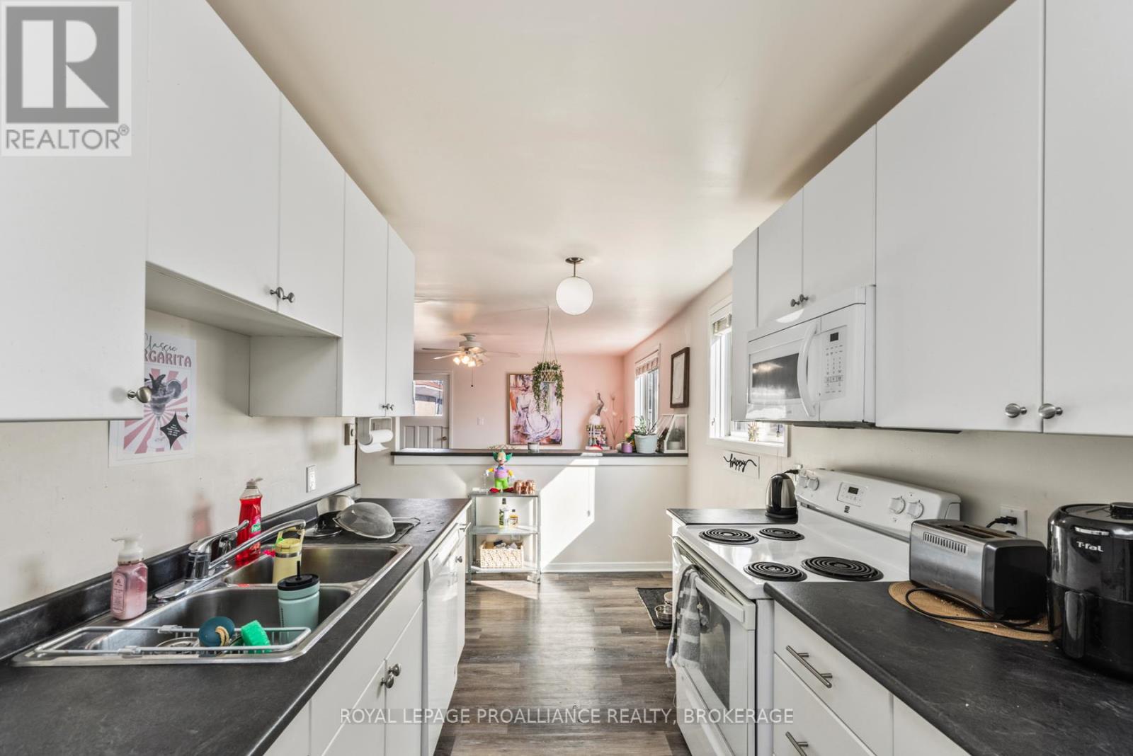 69 Scott Street, Kingston, Ontario  K7L 1L6 - Photo 35 - X12133853