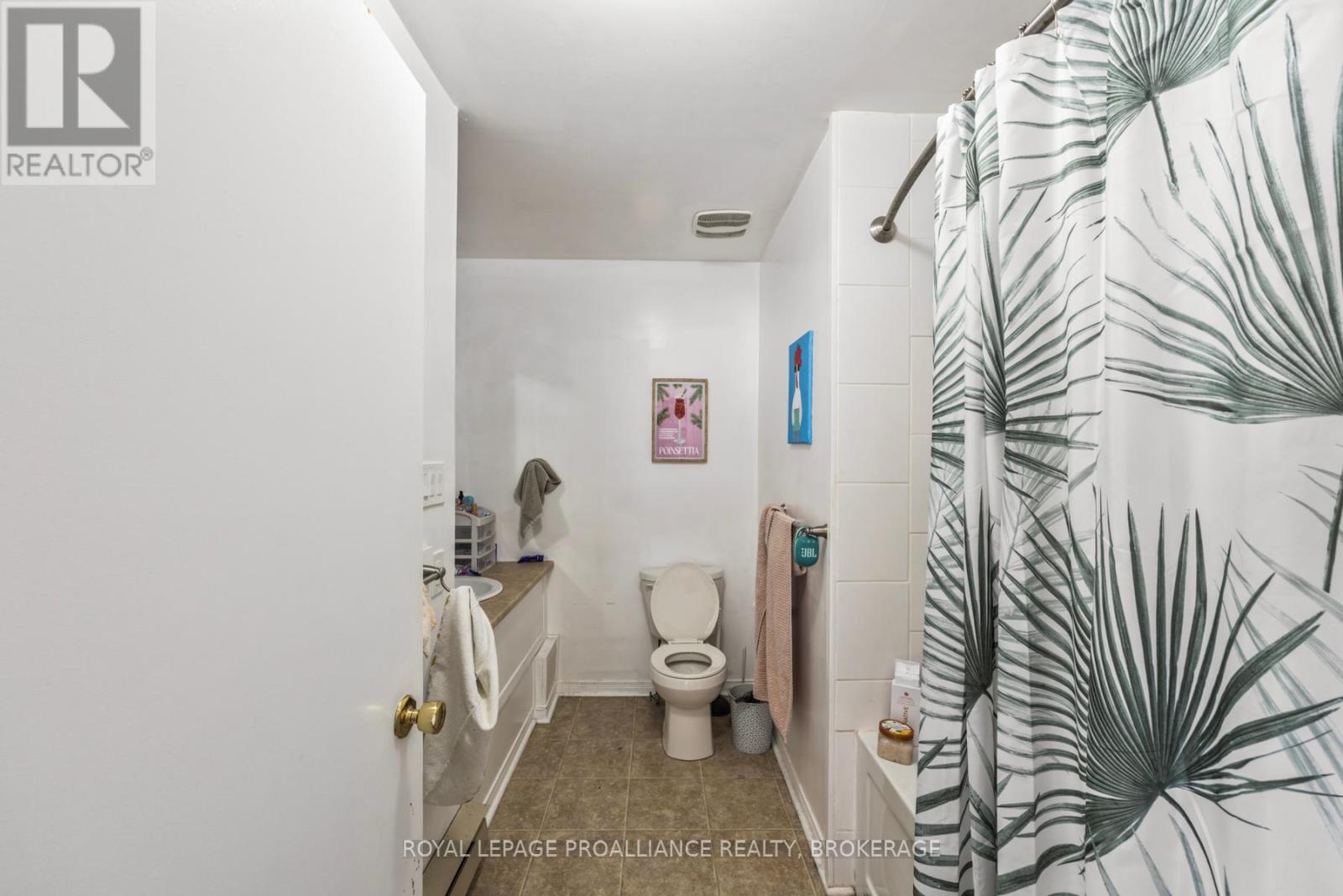 69 Scott Street, Kingston, Ontario  K7L 1L6 - Photo 38 - X12133853