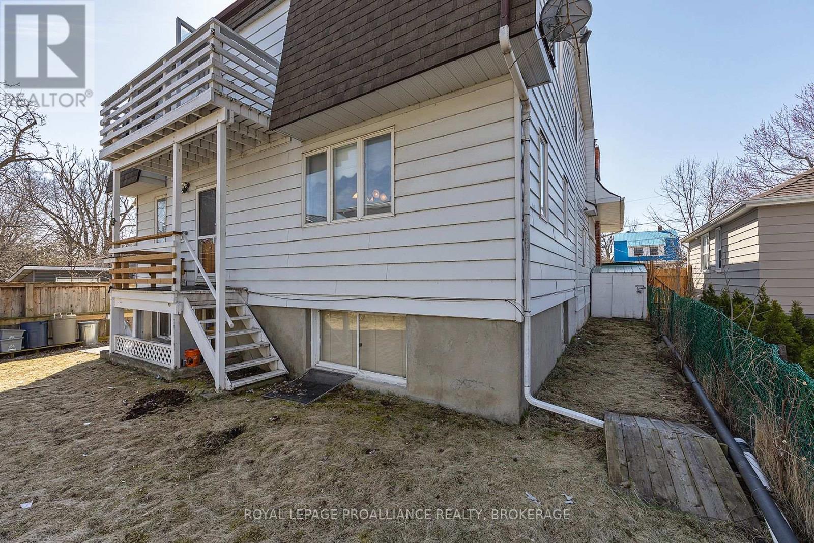 69 Scott Street, Kingston, Ontario  K7L 1L6 - Photo 5 - X12133853