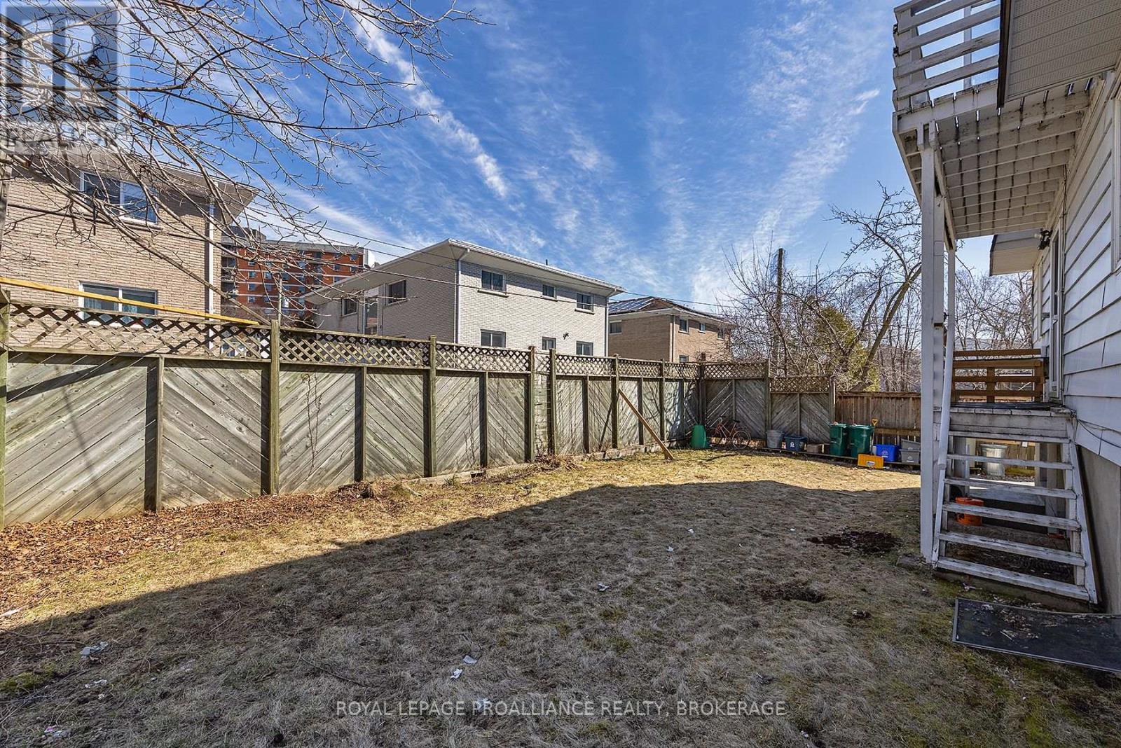 69 Scott Street, Kingston, Ontario  K7L 1L6 - Photo 6 - X12133853