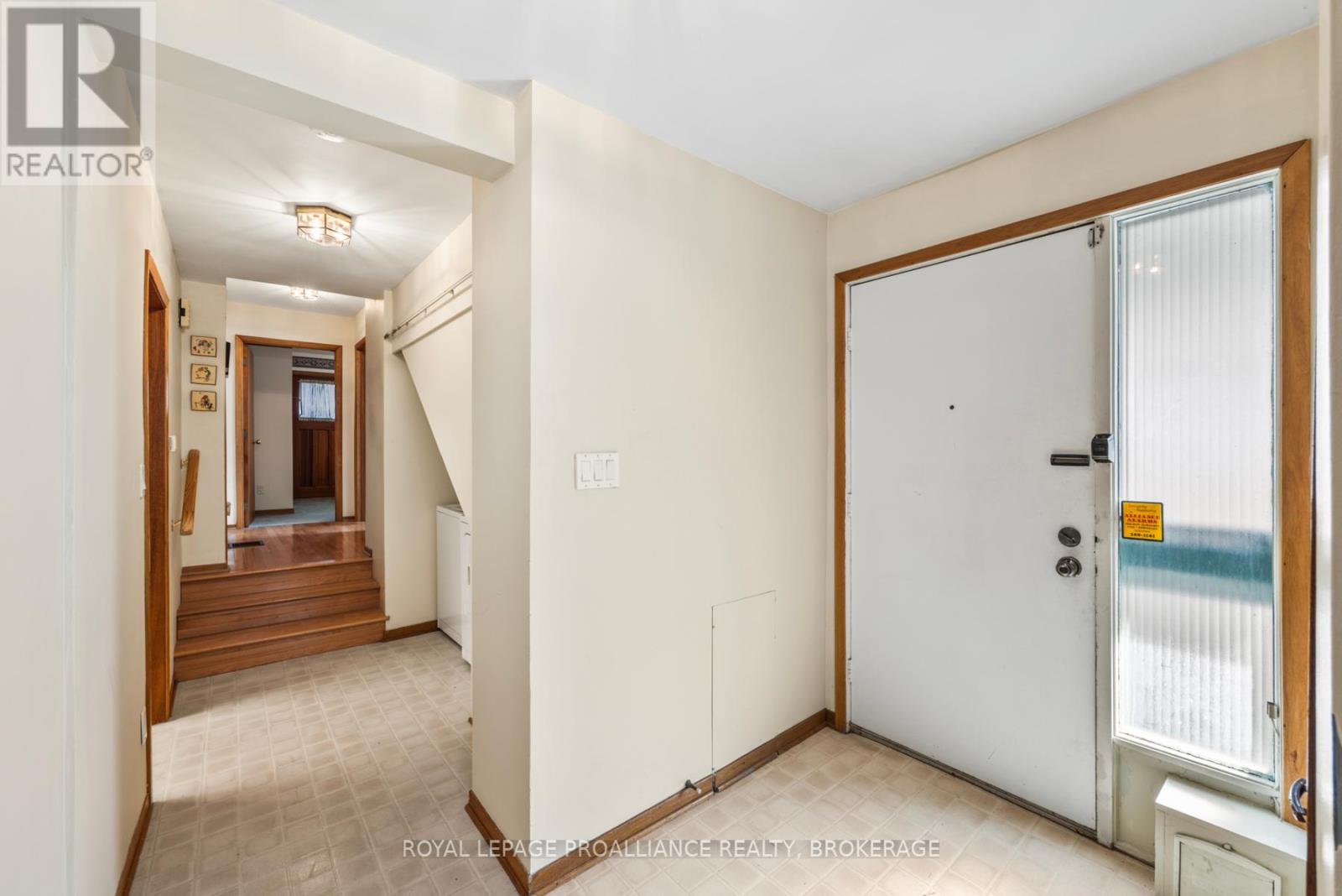 69 Scott Street, Kingston, Ontario  K7L 1L6 - Photo 7 - X12133853