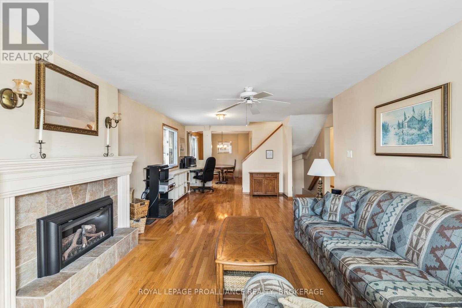 69 Scott Street, Kingston, Ontario  K7L 1L6 - Photo 9 - X12133853
