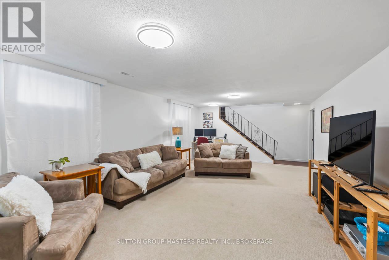 984 Ambleside Crescent, Kingston, Ontario  K7P 2B7 - Photo 32 - X12136177