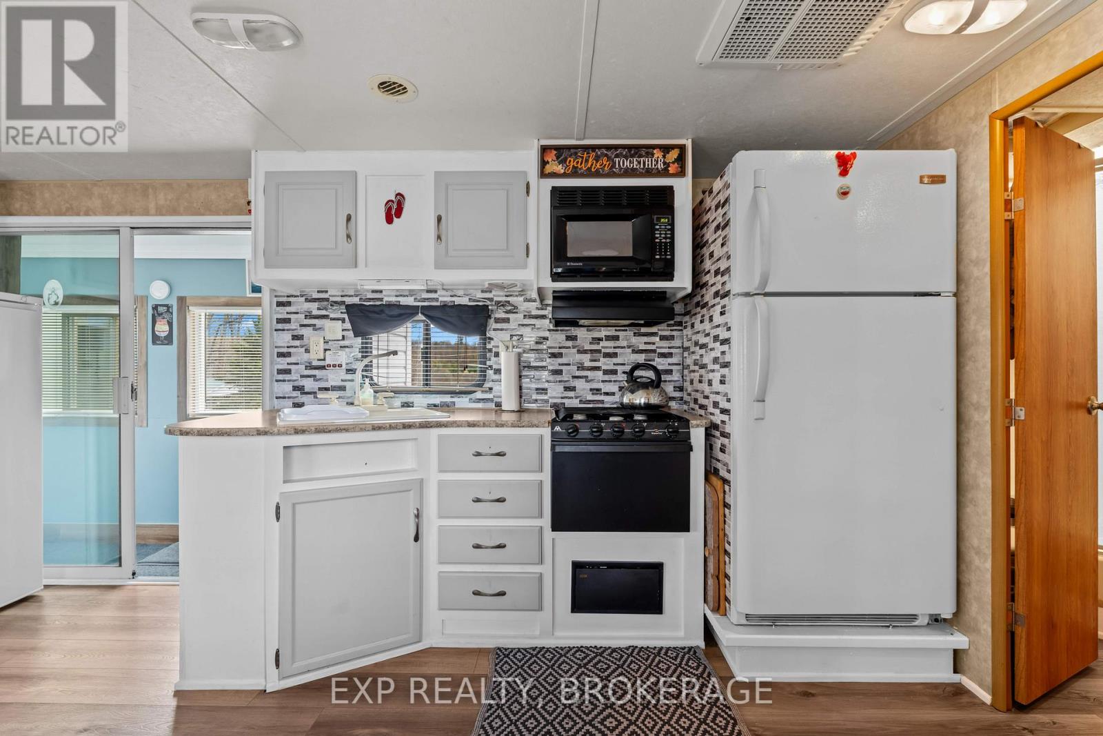 #38 - 9 Glenford Lane, South Frontenac, Ontario  K0H 1T0 - Photo 11 - X12136259