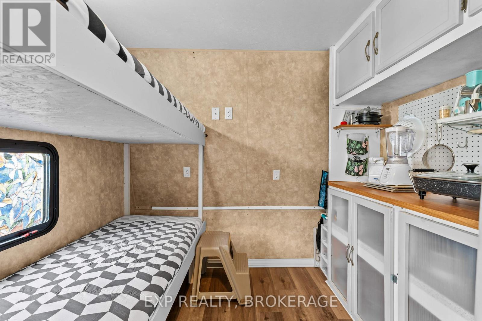 #38 - 9 Glenford Lane, South Frontenac, Ontario  K0H 1T0 - Photo 14 - X12136259