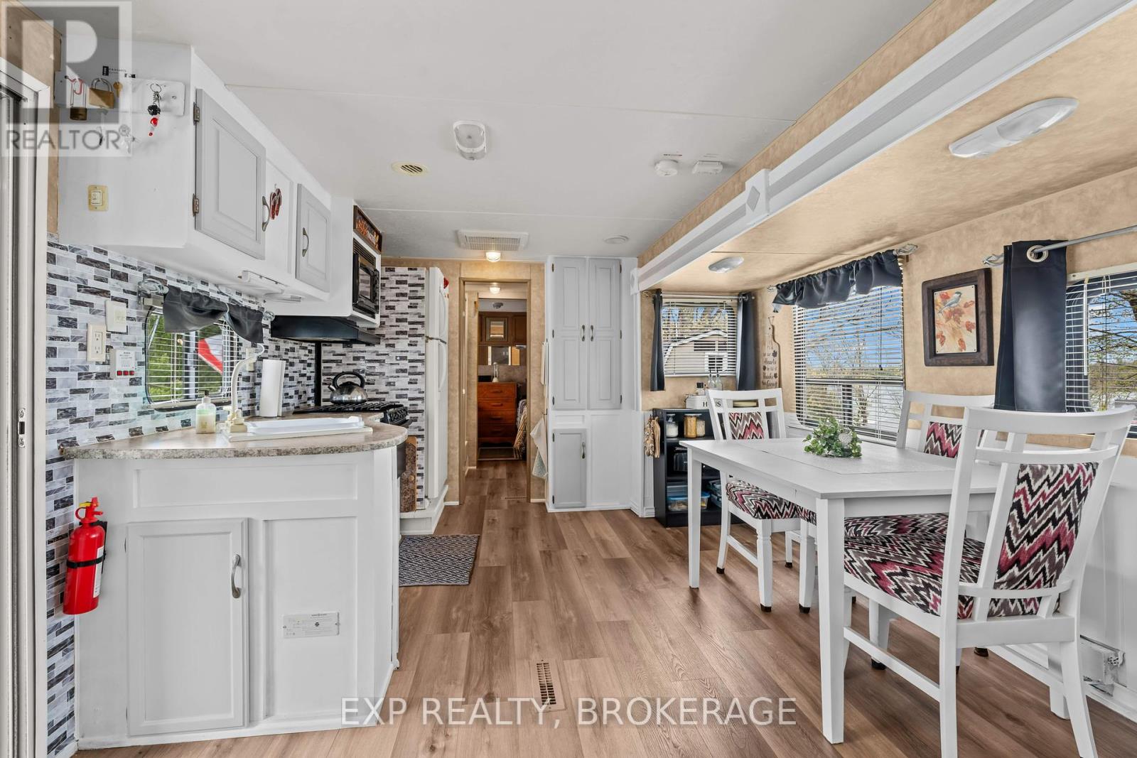 #38 - 9 Glenford Lane, South Frontenac, Ontario  K0H 1T0 - Photo 9 - X12136259