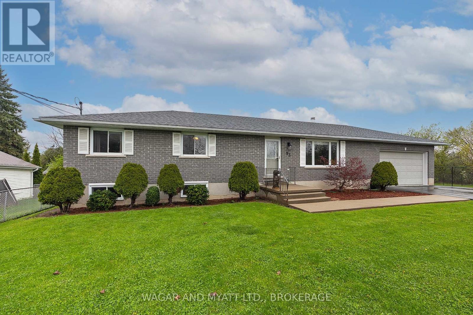 93 Henry Street, Greater Napanee, Ontario  K7R 3A6 - Photo 1 - X12136490