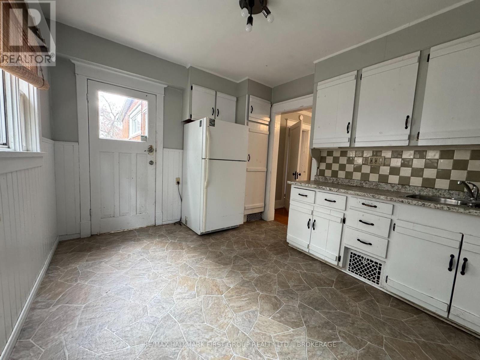516 Victoria Street, Kingston, Ontario  K7L 4A1 - Photo 10 - X12138519