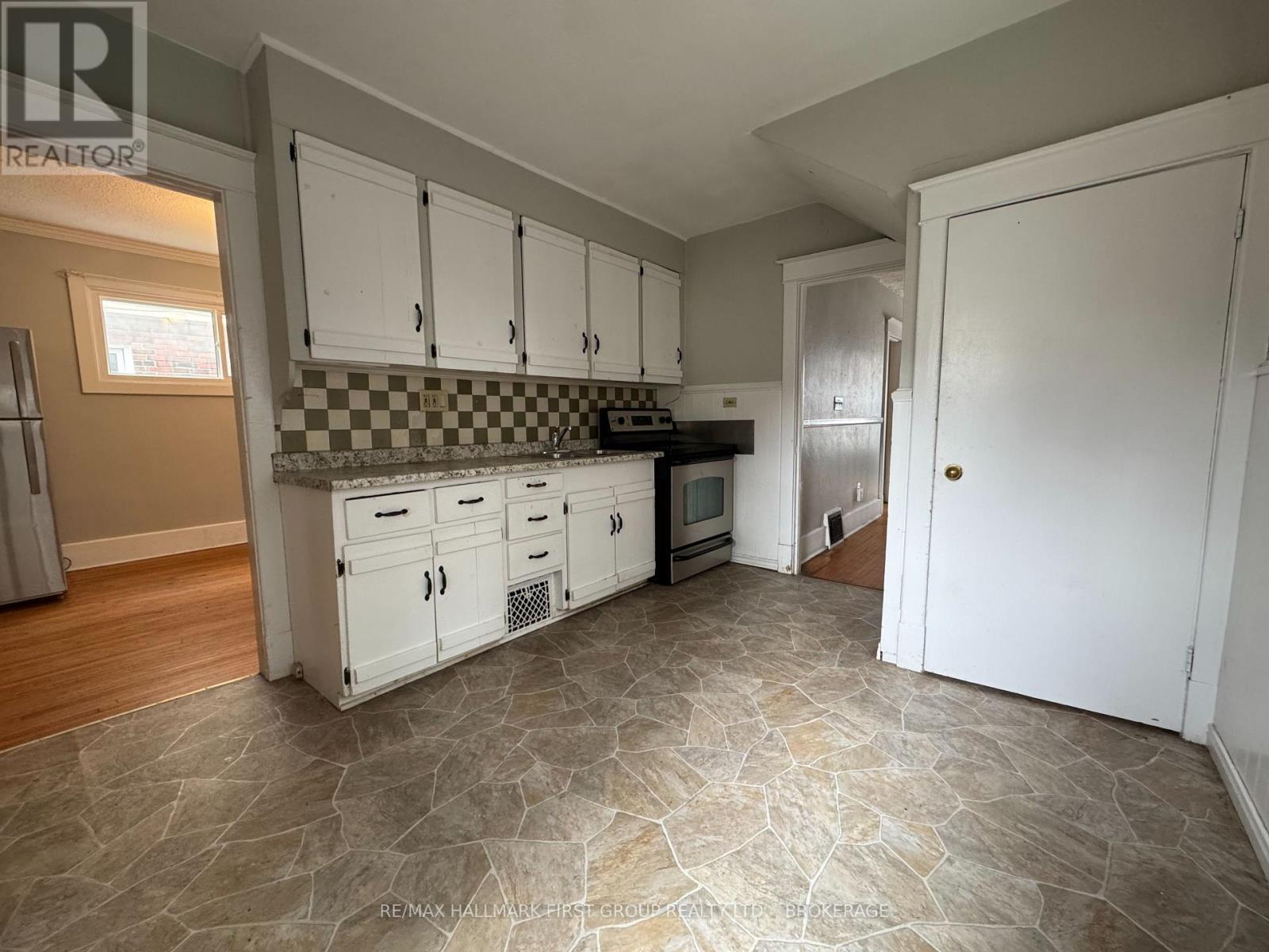 516 Victoria Street, Kingston, Ontario  K7L 4A1 - Photo 8 - X12138519