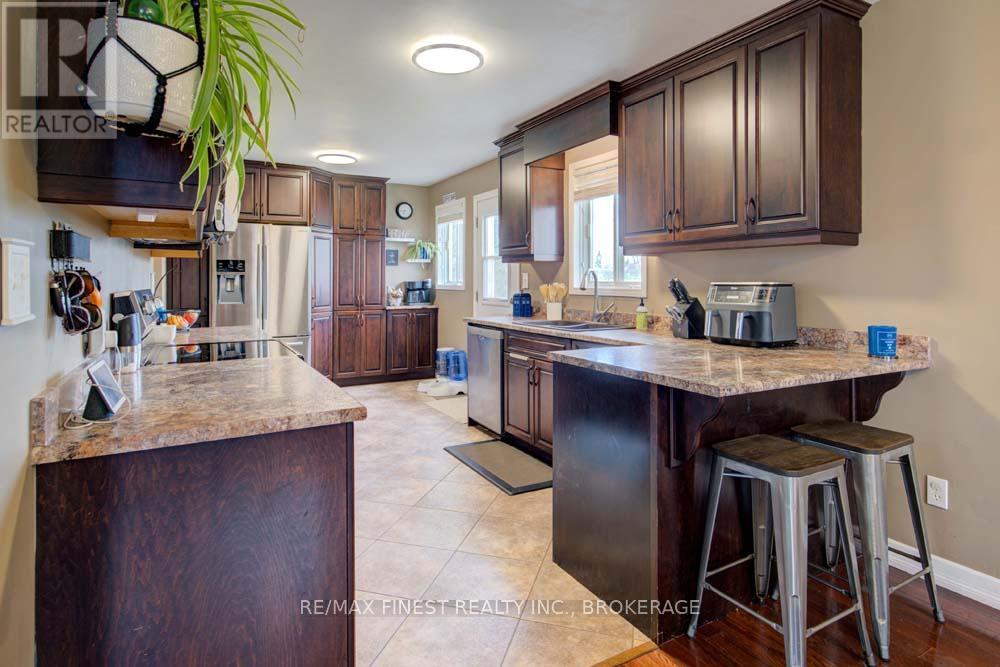 1 Heritage Drive, Loyalist, Ontario  K0H 1G0 - Photo 8 - X12141563