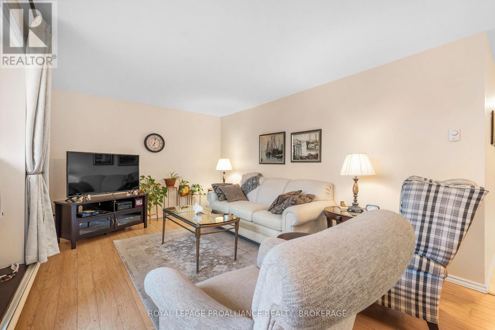 314 - 17 Eldon Hall Place, Kingston, Ontario  K7M 7H5 - Photo 8 - X12143804
