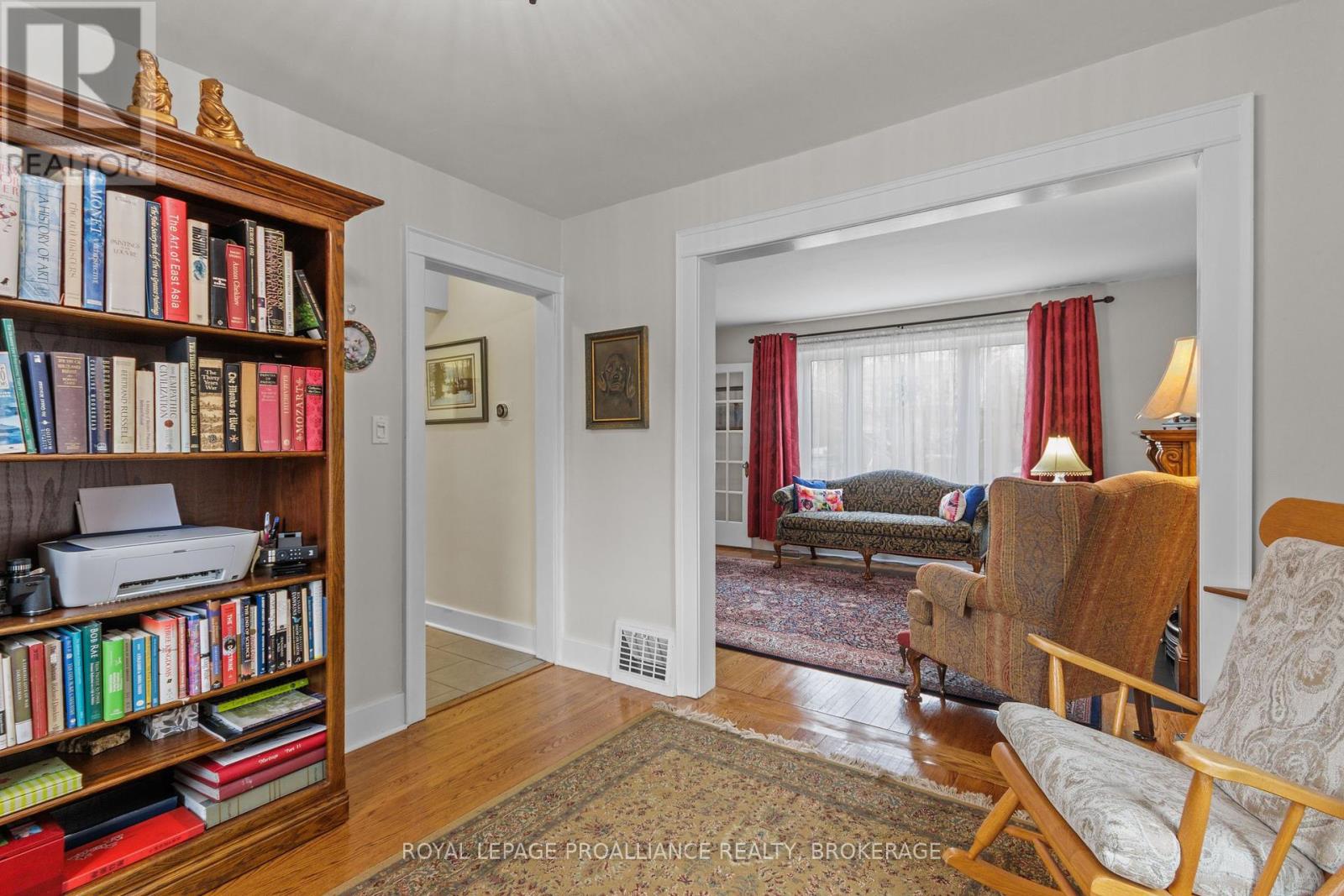 196 Willingdon Avenue, Kingston, Ontario  K7L 4H8 - Photo 8 - X12144337