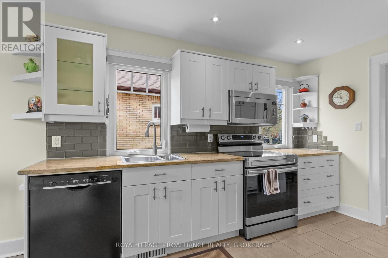 196 Willingdon Avenue, Kingston, Ontario  K7L 4H8 - Photo 9 - X12144337