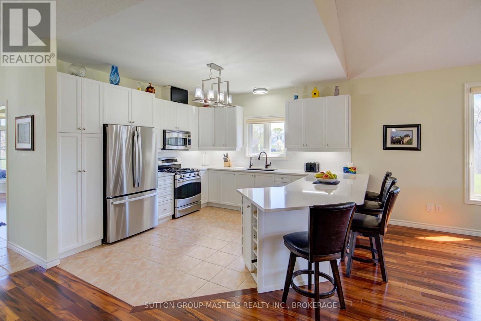 24 Country Club Drive, Loyalist, Ontario  K0H 1G0 - Photo 10 - X12147895