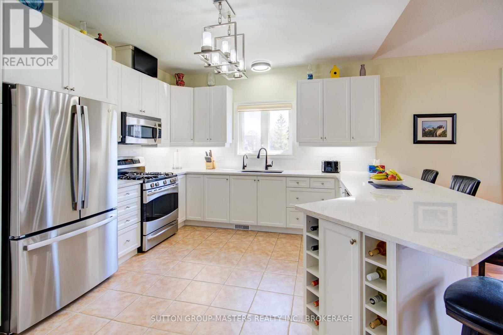 24 Country Club Drive, Loyalist, Ontario  K0H 1G0 - Photo 12 - X12147895