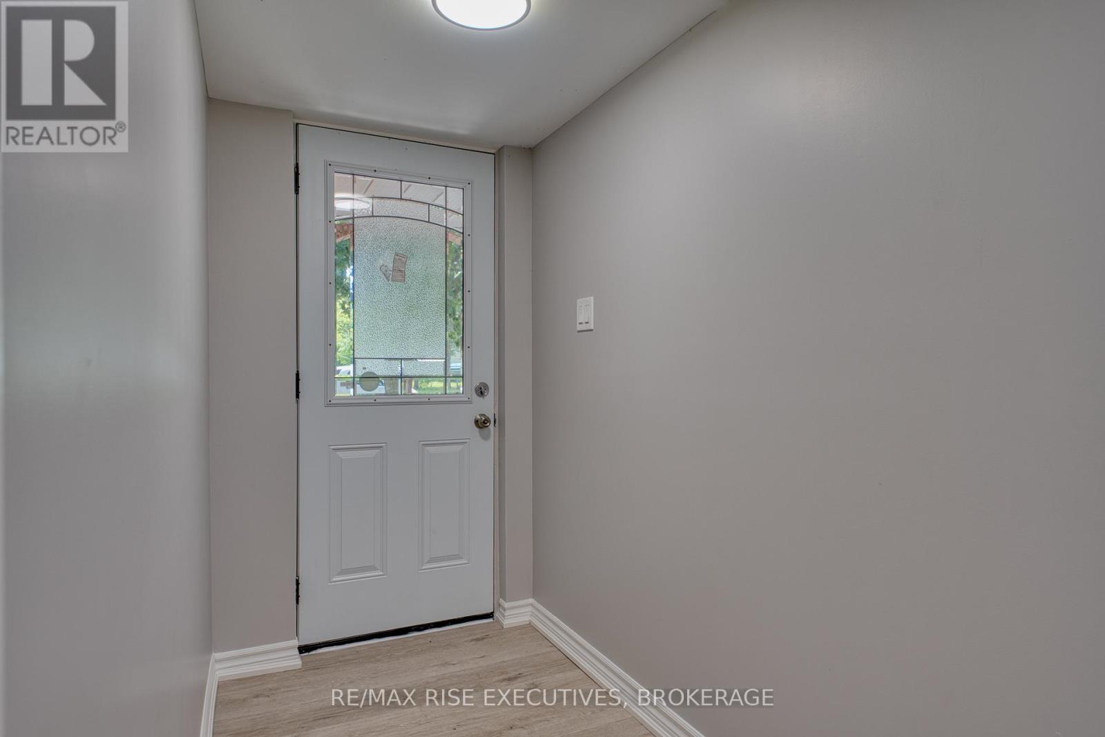 2 - 151 Dauphin Avenue, Kingston, Ontario  K7K 6W3 - Photo 4 - X12148677