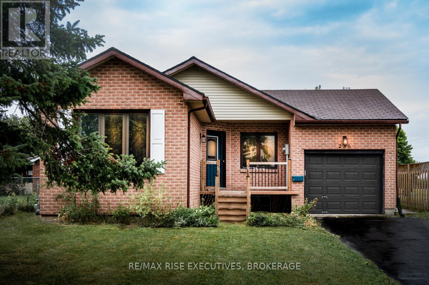 2 - 258 Kingscourt Avenue, Kingston, Ontario  K7K 6C9 - Photo 1 - X12150410