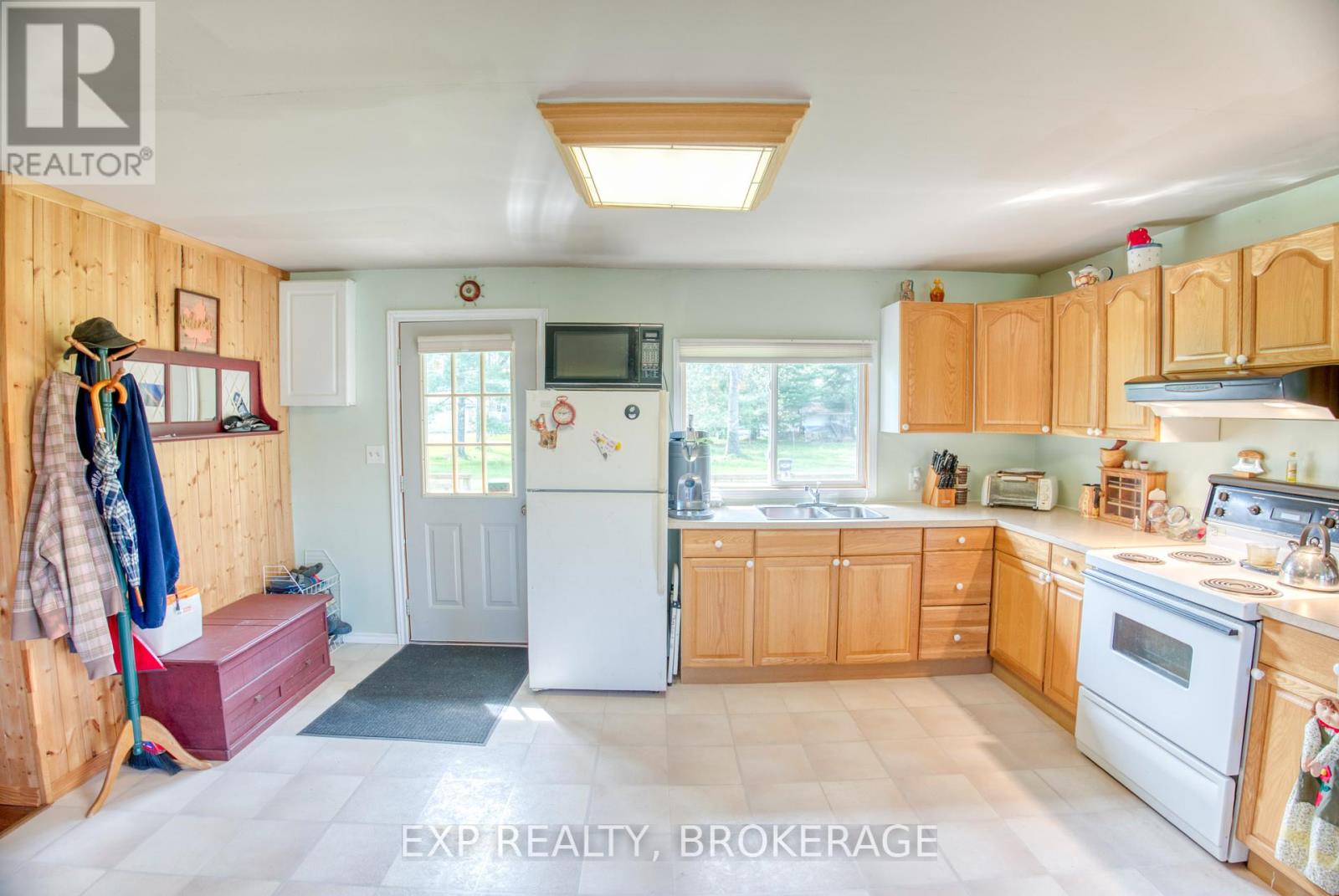 1013 Turner Way, Central Frontenac, Ontario  K0H 1B0 - Photo 5 - X12153785