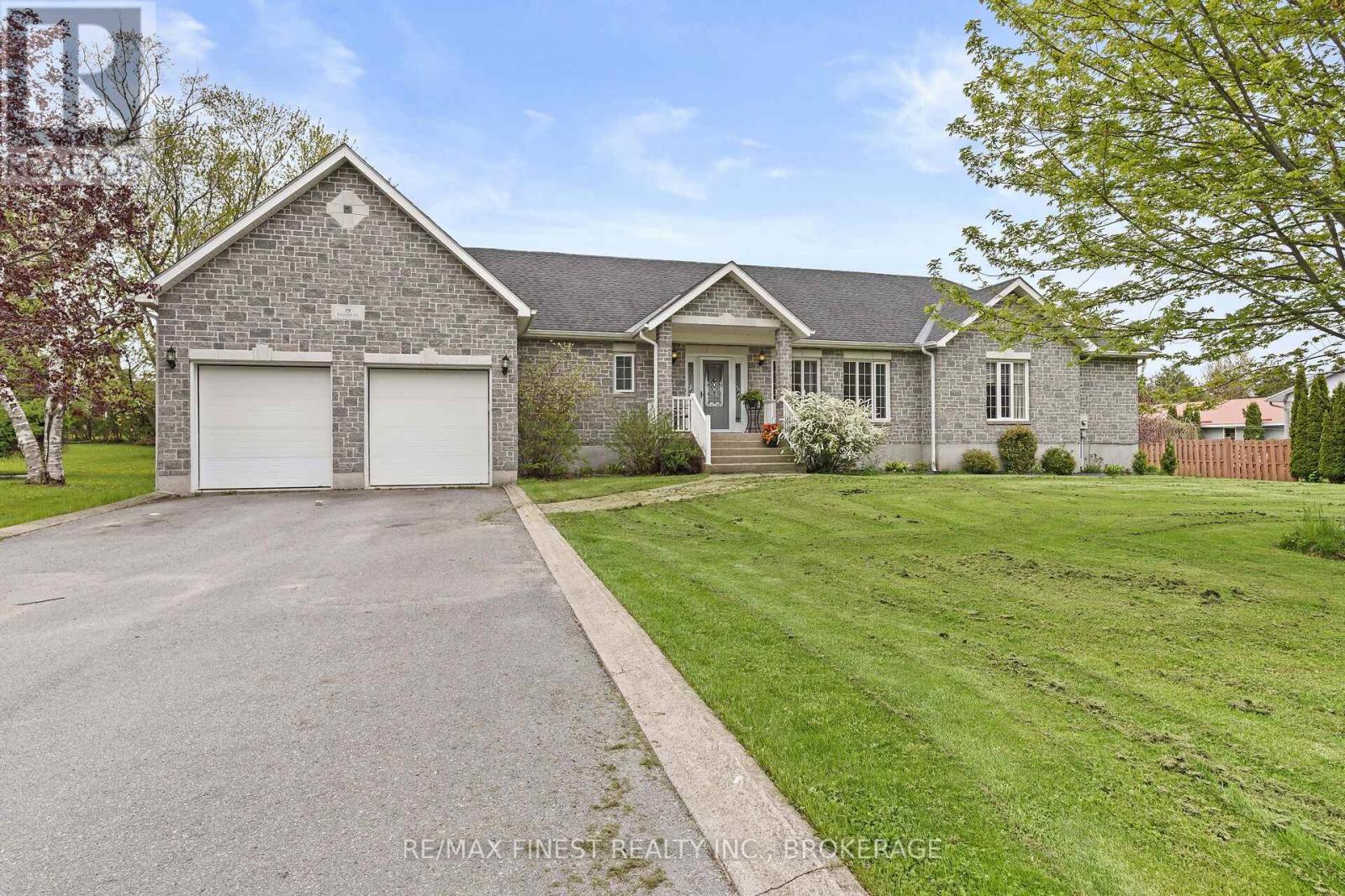 19 DALGLEISH AVENUE, Kingston, Ontario