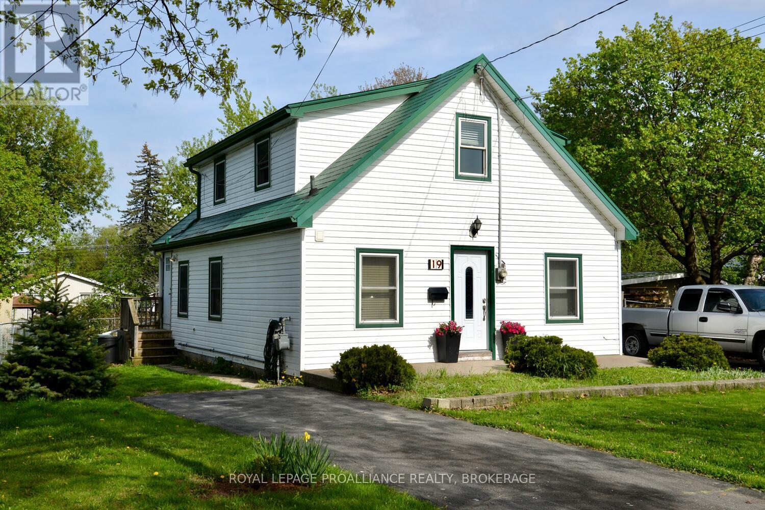 19 Folger Street, Kingston, Ontario  K7K 4Y7 - Photo 2 - X12154994
