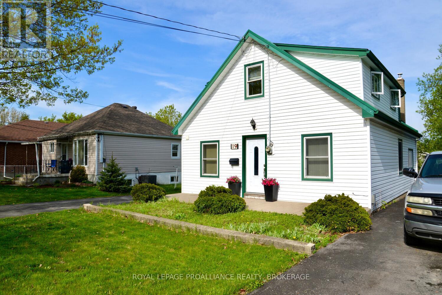 19 Folger Street, Kingston, Ontario  K7K 4Y7 - Photo 3 - X12154994
