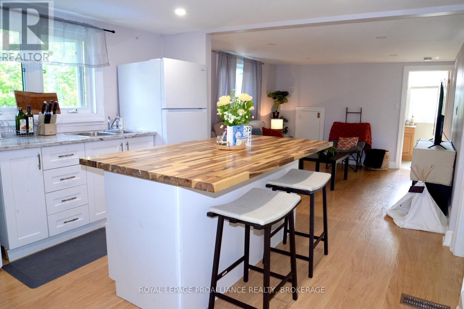 19 Folger Street, Kingston, Ontario  K7K 4Y7 - Photo 4 - X12154994