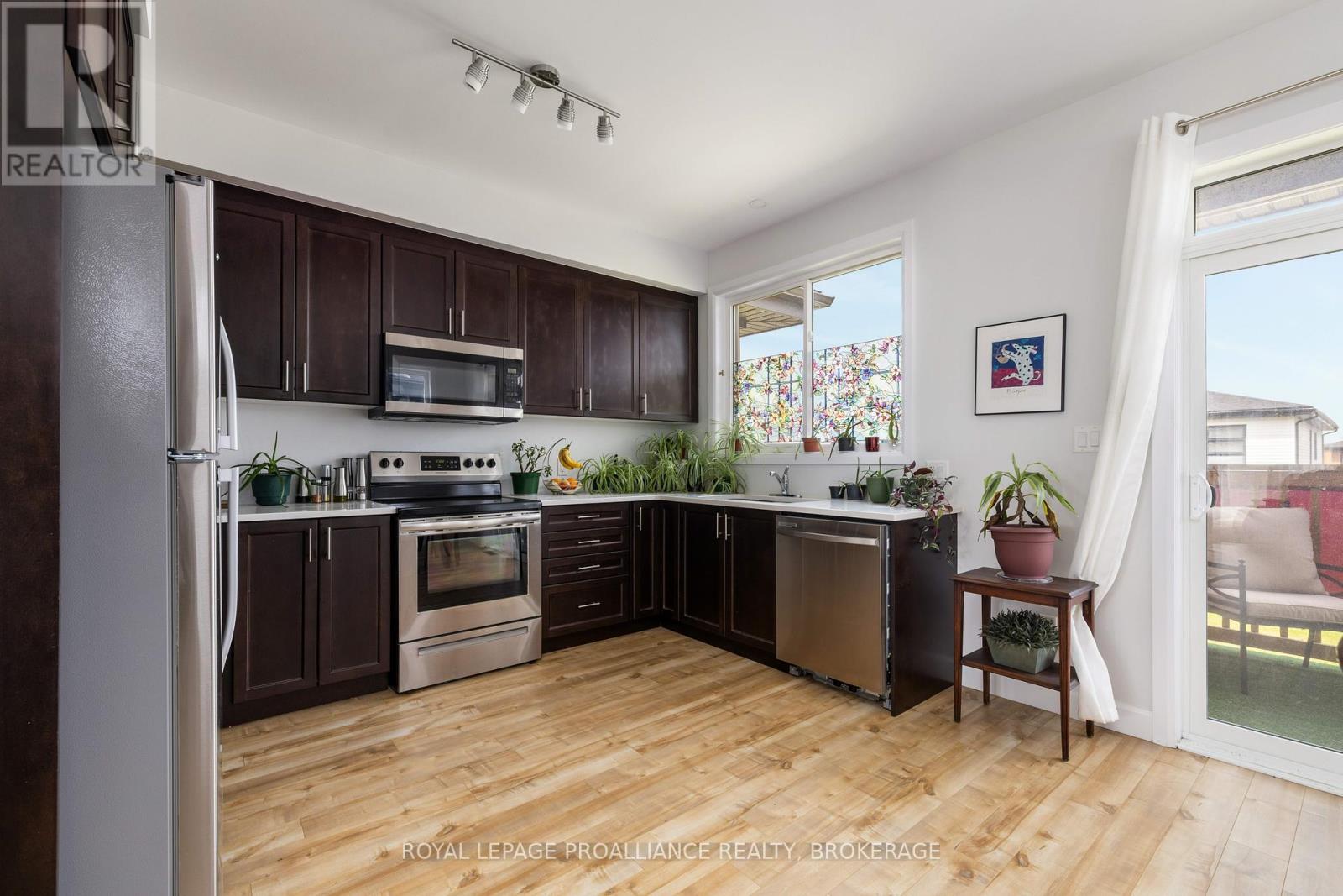 109 Superior Drive, Loyalist, Ontario  K7N 0E5 - Photo 12 - X12155379
