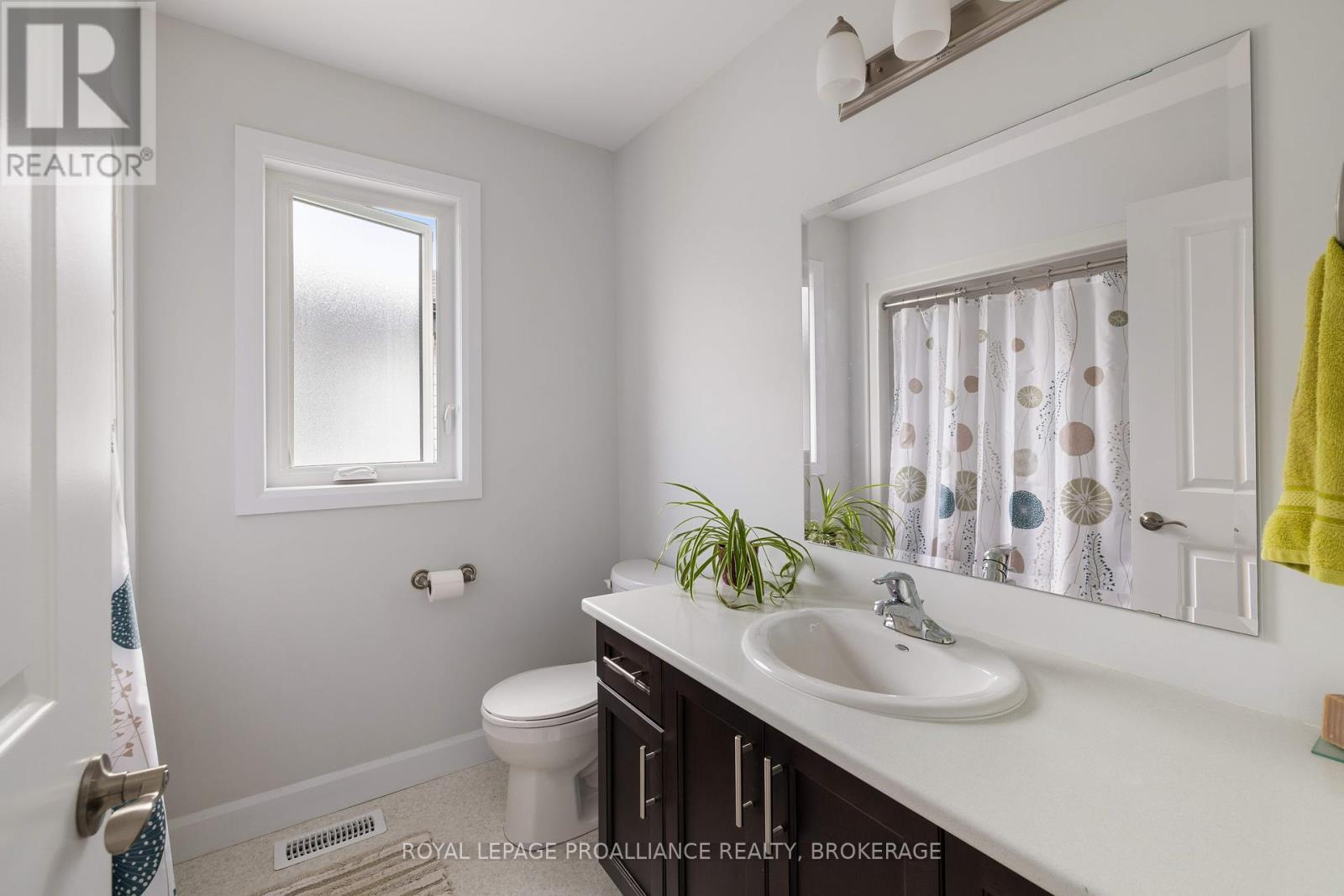109 Superior Drive, Loyalist, Ontario  K7N 0E5 - Photo 22 - X12155379