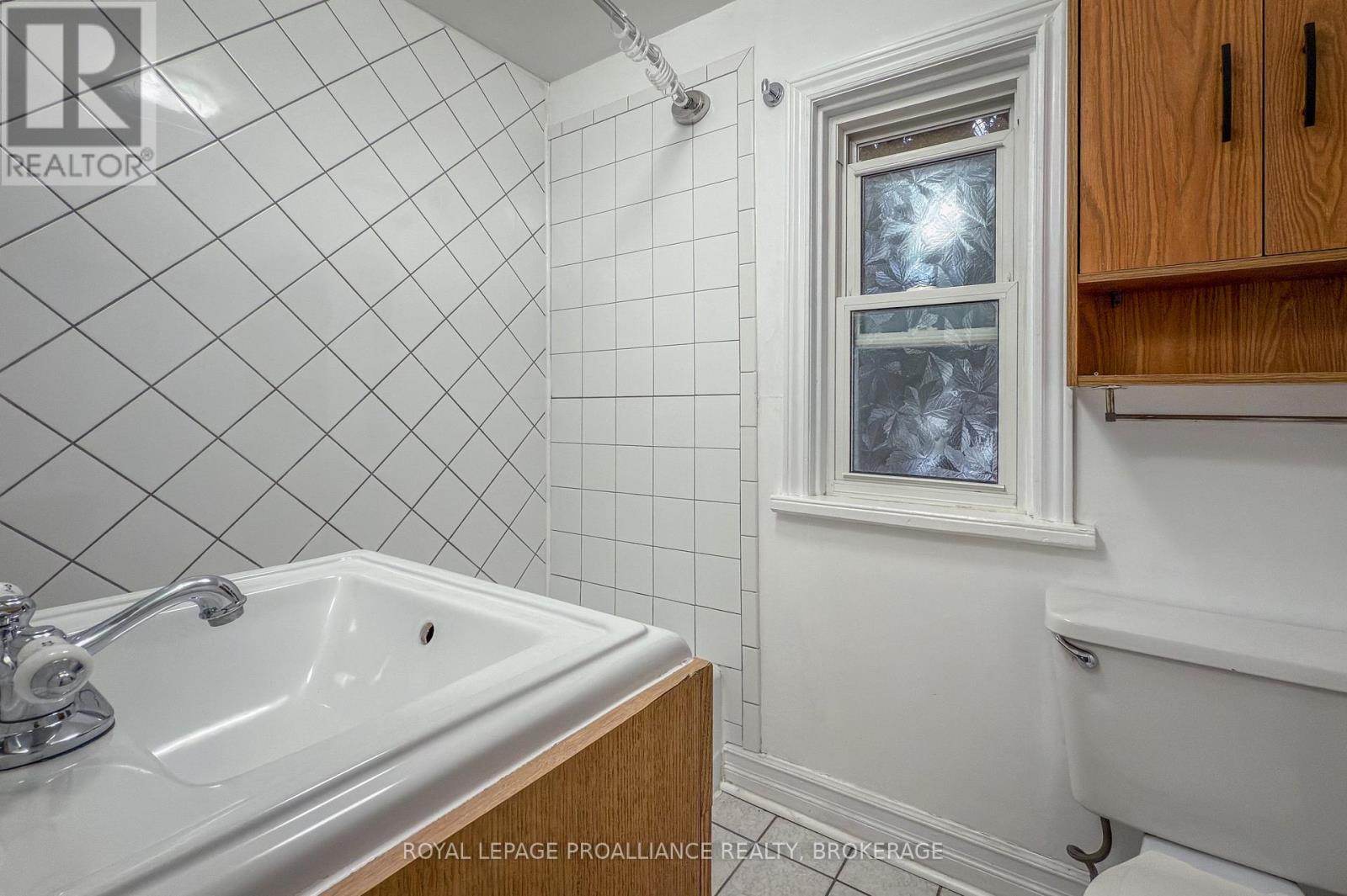 390 Division Street, Kingston, Ontario  K7K 4A7 - Photo 17 - X12158057