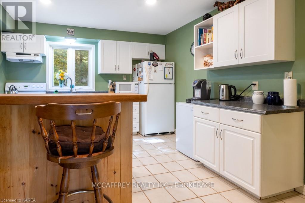 26 Skootamatta Lake Road, Addington Highlands, Ontario  K0H 1K0 - Photo 6 - X12158376