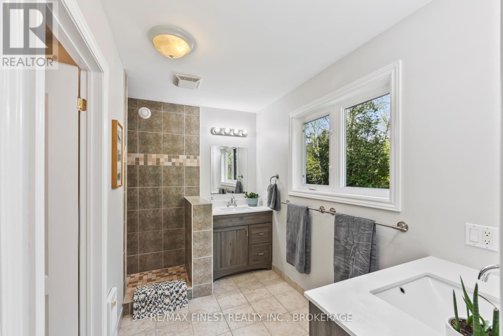 5885 Davey Drive, Frontenac, Ontario  K0H 2W0 - Photo 31 - X12159469