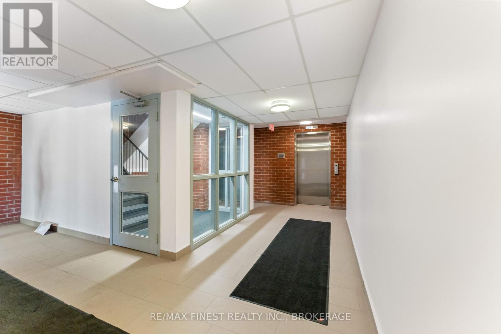 102 - 580 Armstrong Road, Kingston, Ontario  K7M 8M3 - Photo 4 - X12178252