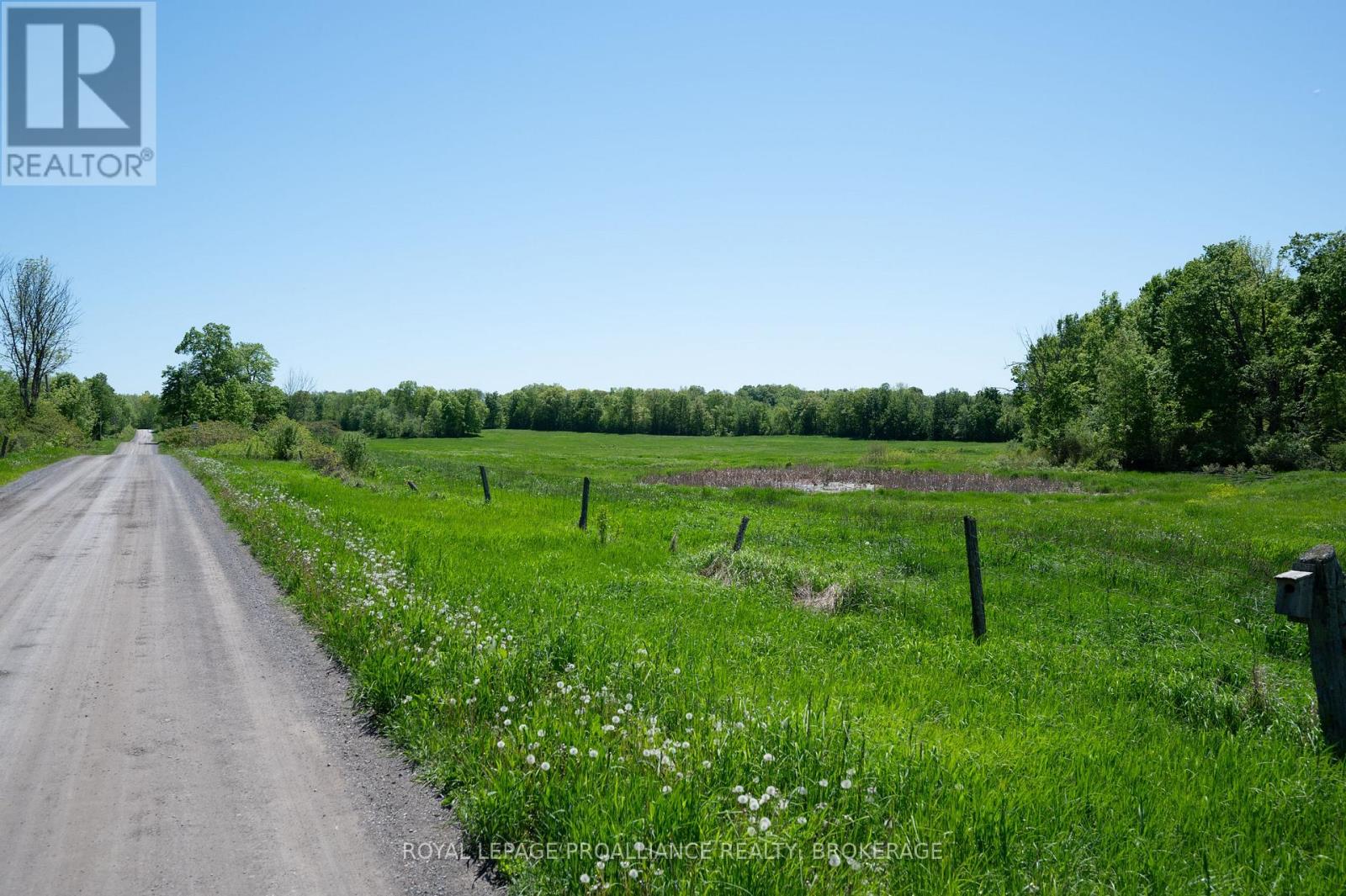 1122 Gananoque Lake Road, Front Of Leeds & Seeleys Bay, Ontario  K7G 2V4 - Photo 6 - X12181457