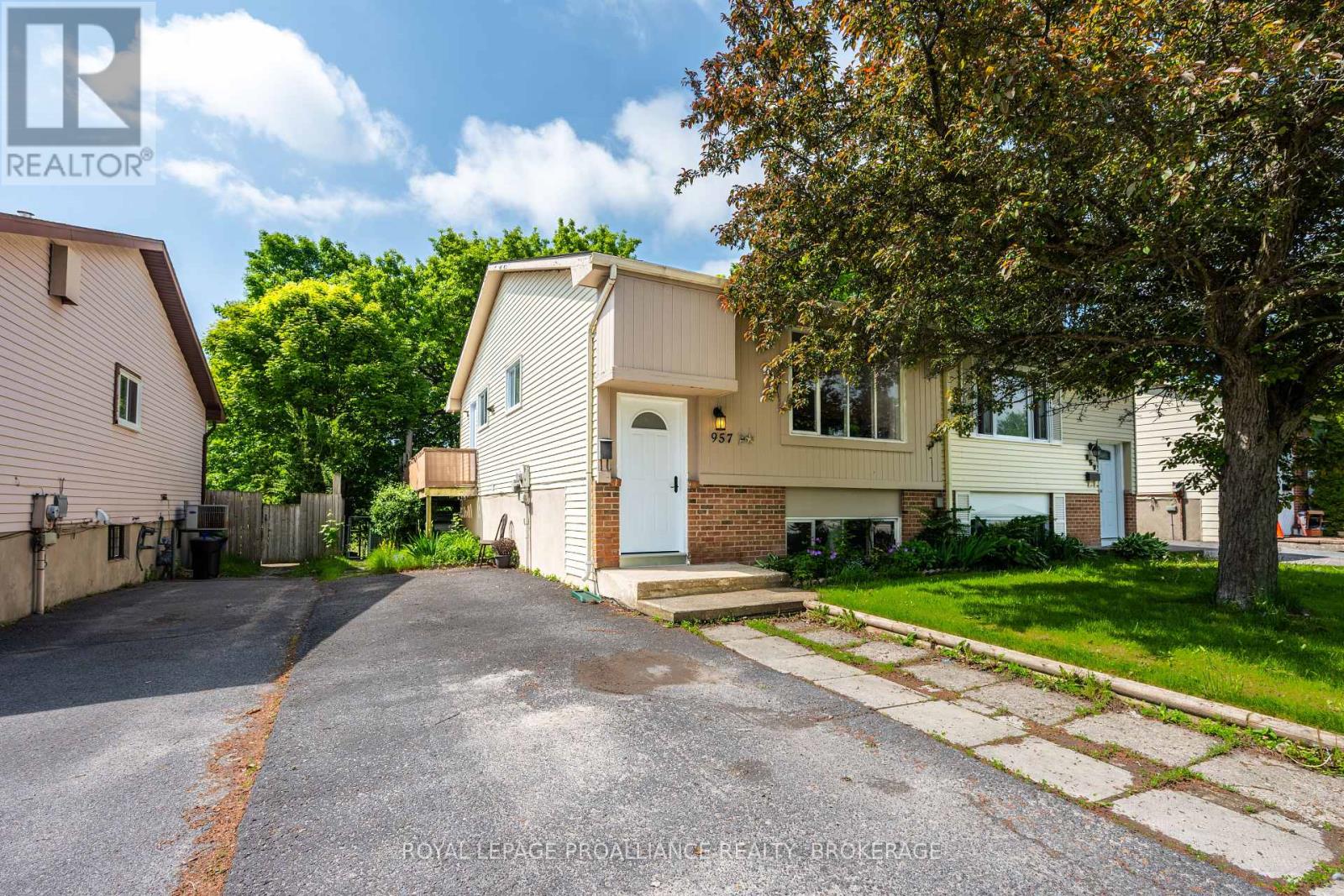 957 Old Colony Road, Kingston, Ontario  K7P 1H5 - Photo 1 - X12191802