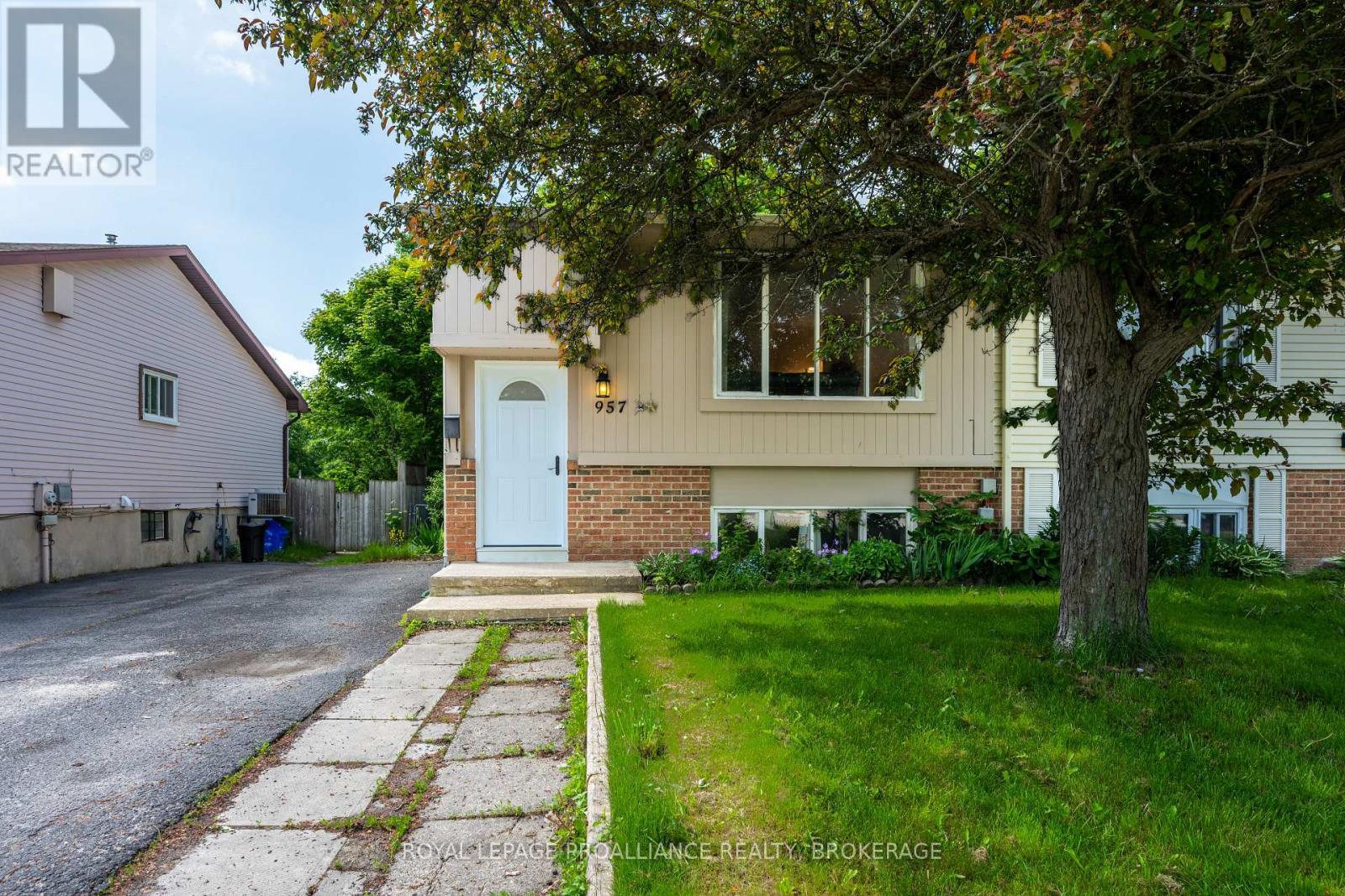 957 Old Colony Road, Kingston, Ontario  K7P 1H5 - Photo 2 - X12191802