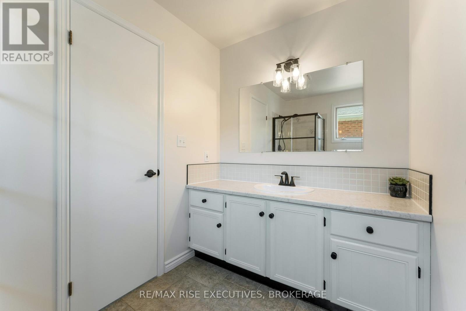 656 Rivermeade Avenue, Kingston, Ontario  K7M 7Z6 - Photo 16 - X12191811