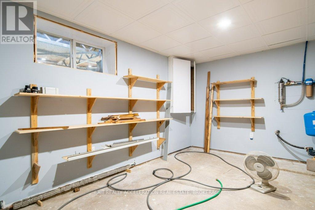 14 West Park Lane, Addington Highlands, Ontario K0H 2G0 - Photo 31 - X12193248