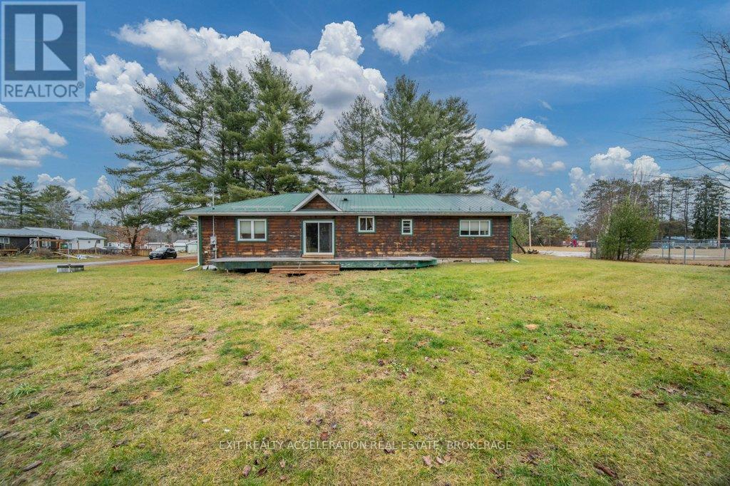 14 West Park Lane, Addington Highlands, Ontario K0H 2G0 - Photo 33 - X12193248