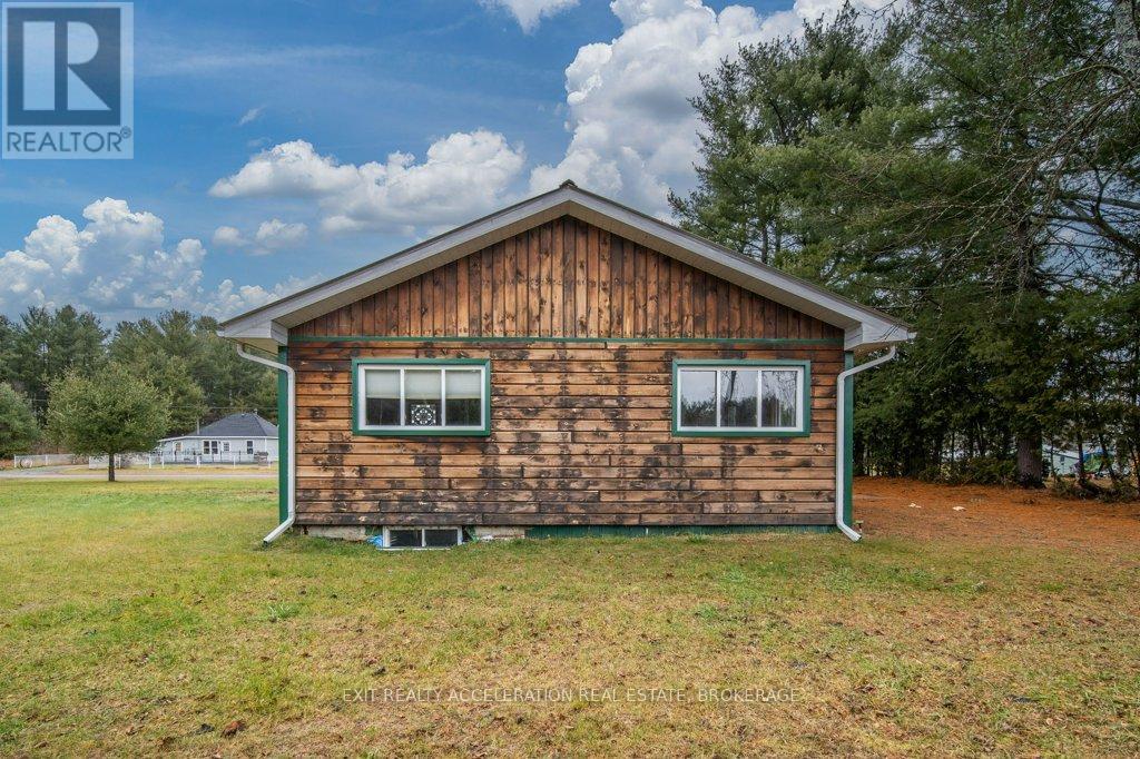 14 West Park Lane, Addington Highlands, Ontario K0H 2G0 - Photo 35 - X12193248