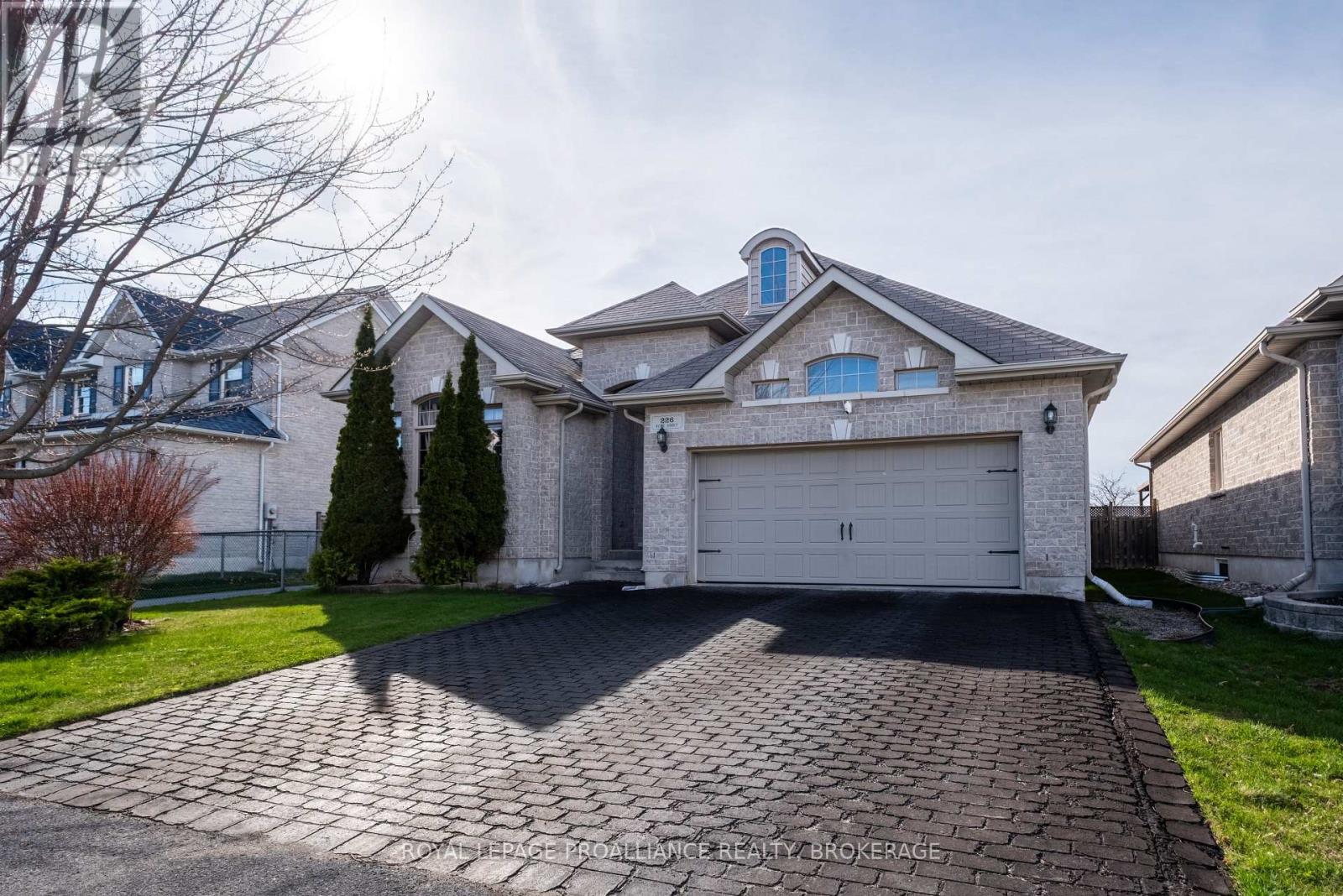 226 ROSE ABBEY DRIVE, Kingston, Ontario