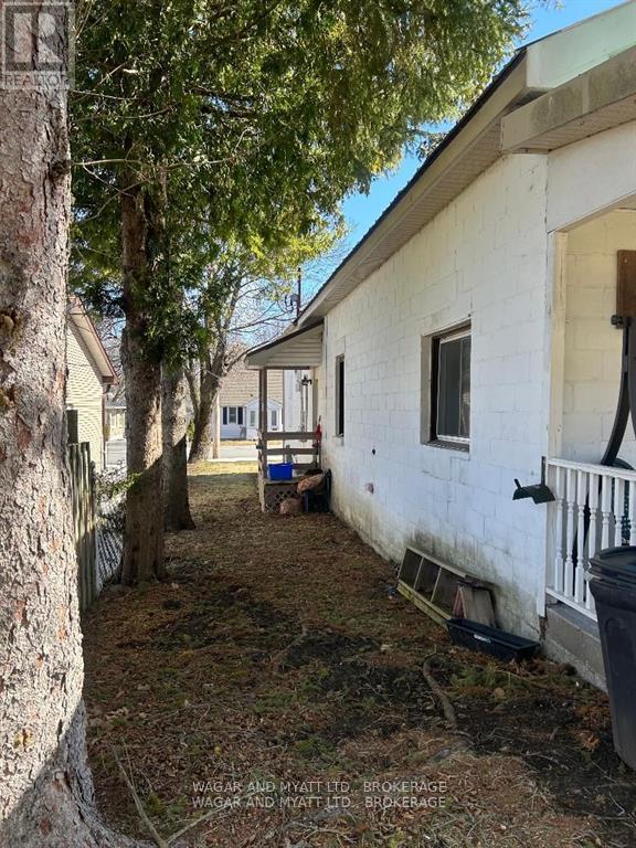 172 Richard Street, Greater Napanee, Ontario  K7R 2T6 - Photo 3 - X12196399