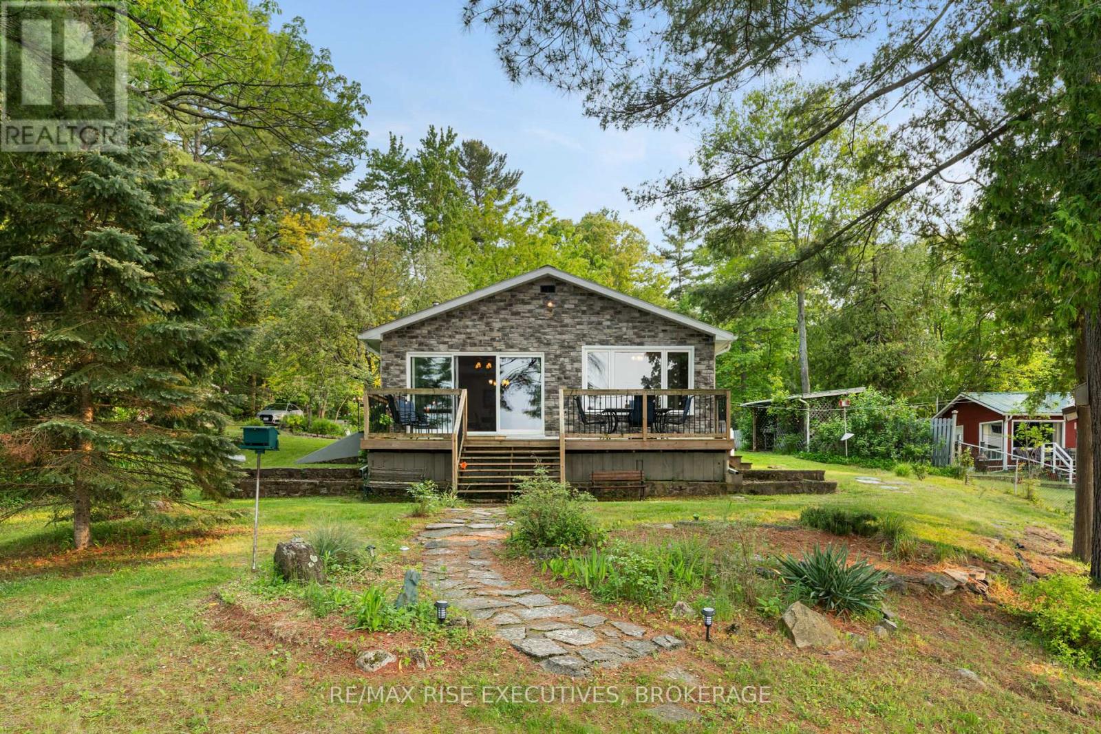 6862 SMITH LANE, South Frontenac, Ontario